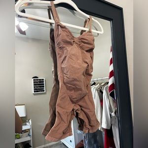 NWOT Skims Sculpting Maternity Mid Thigh Bodysuit tan women's S/M